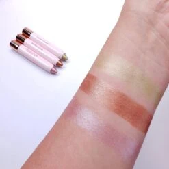 Makeup Revolution - Soft Glamour - Shimmer Shadow Stick Set - Oogschaduw Pencils - Soft Pink, Champagne Bronze Gold & Soft Green -Cosmetica Promotiewinkel 1200x1200 1003