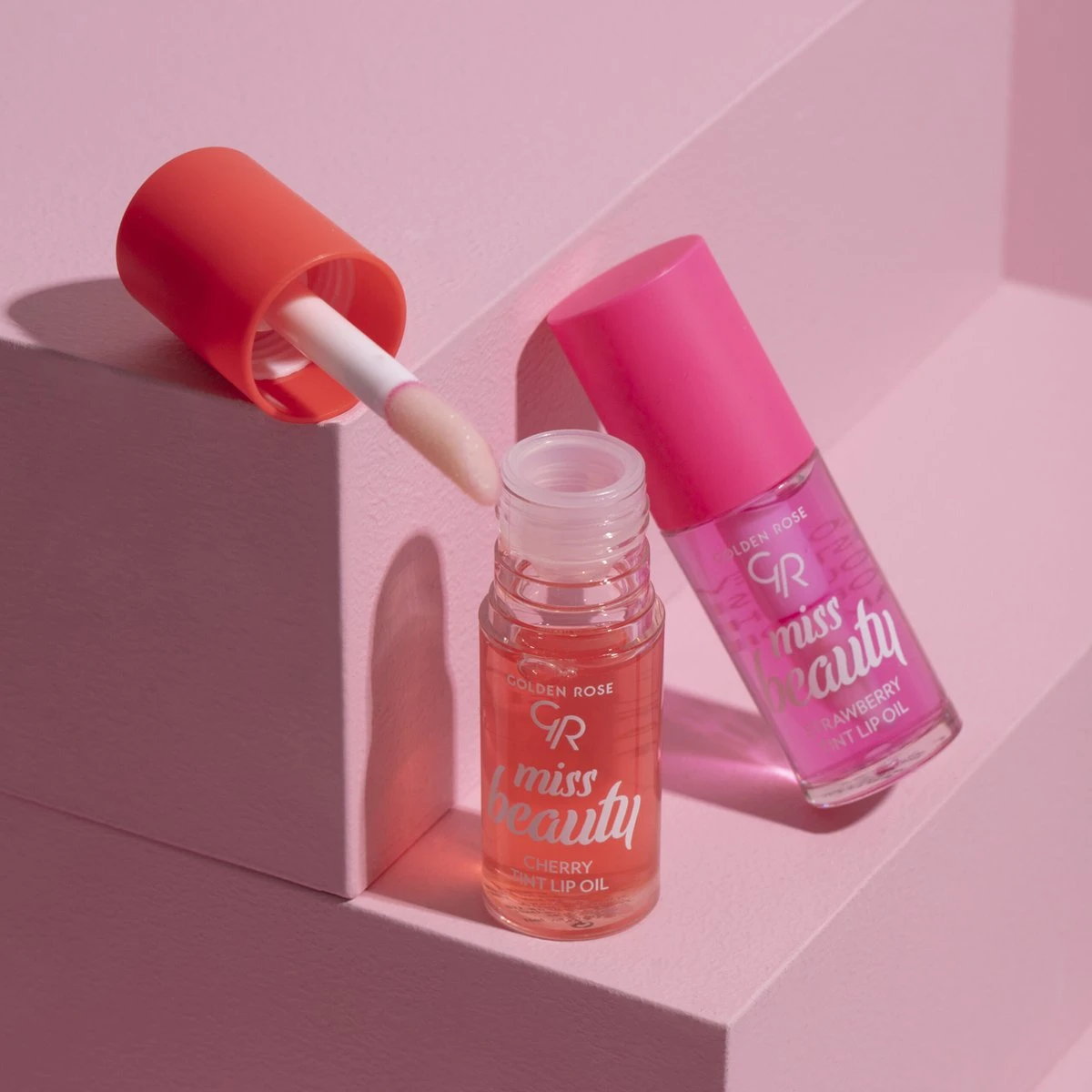 Golden Rose MISS BEAUTY STRAWBERRY TINT LIP OIL Super Zachte Lip Olie Voor Als Verzorging Of Over Je Lippenstift 2 Golden Rose MISS BEAUTY STRAWBERRY TINT LIP OIL Super Zachte Lip Olie Voor Als Verzorging Of Over Je Lippenstift - Afbeelding 2