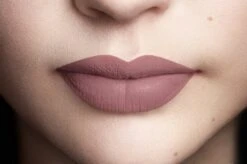 L’Oréal Paris Make-Up Designer Les Chocolats Lipstick - 842 Candy Man - Paars - Ultra Matte Lippenstift Met Chocoladegeur - 7,6 Ml 16 L’Oréal Paris Make-Up Designer Les Chocolats Lipstick - 842 Candy Man - Paars - Ultra Matte Lippenstift Met Chocoladegeur - 7,6 Ml -Cosmetica Promotiewinkel 1200x799