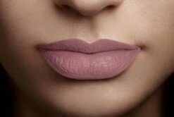 L’Oréal Paris Make-Up Designer Les Chocolats Lipstick - 842 Candy Man - Paars - Ultra Matte Lippenstift Met Chocoladegeur - 7,6 Ml 22 L’Oréal Paris Make-Up Designer Les Chocolats Lipstick - 842 Candy Man - Paars - Ultra Matte Lippenstift Met Chocoladegeur - 7,6 Ml -Cosmetica Promotiewinkel 1200x807