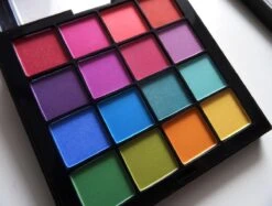 NYX Professional Makeup Ultimate Shadow Palette - Brights USP04 - Oogschaduw Palet -Cosmetica Promotiewinkel 1200x910 1