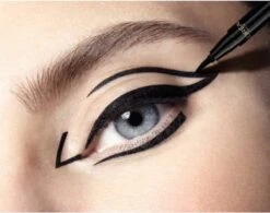 L’Oréal Paris Superliner Tattoo Signature - Black - Eyeliner 13 L’Oréal Paris Superliner Tattoo Signature - Black - Eyeliner -Cosmetica Promotiewinkel 1200x945