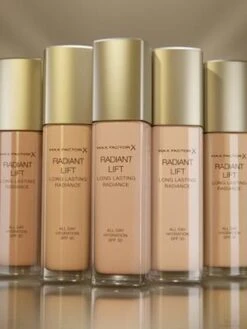 Max Factor - Radiant Lift Foundation - 075 Golden Hour 16 Max Factor - Radiant Lift Foundation - 075 Golden Hour -Cosmetica Promotiewinkel 900x1200 101