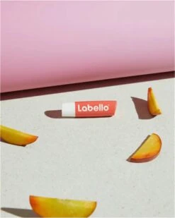 Labello Fruity Shine Peach Lippenbalsem - 5.5ml -Cosmetica Promotiewinkel 959x1200 1